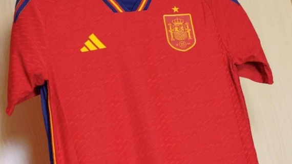 ¿Buscas la camiseta España perfecta? Descubre dónde encontrarla con estilo y calidad